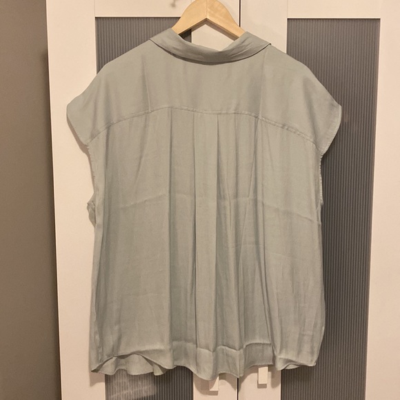 BANANA REPUBLIC Resort Shirt - Picture 4 of 5